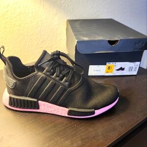 Ladies Adidas Pink shoes-new-size 8 1/2